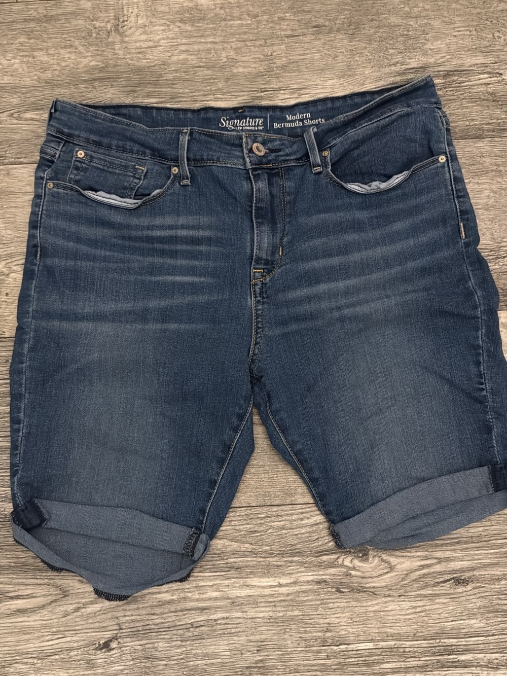 Signature women’s Dark Blue Relaxed Denim Jeans Shorts